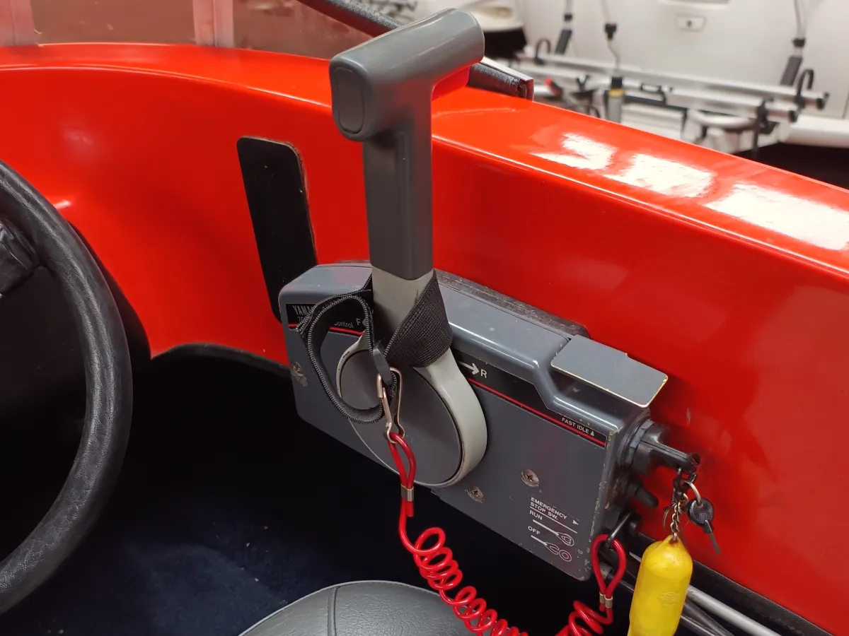 Polyester Speedboat Callista Run