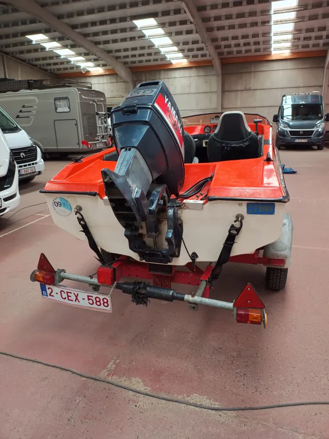 Polyester Speedboat Callista Run