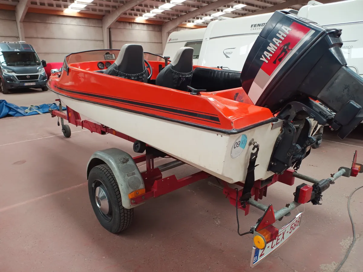 Polyester Speedboat Callista Run