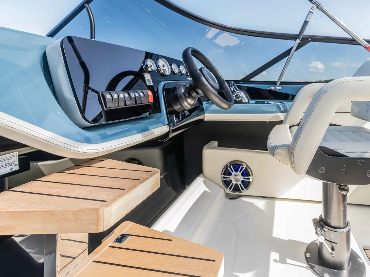 Polyester Motorboat Cranchi E26 Classic