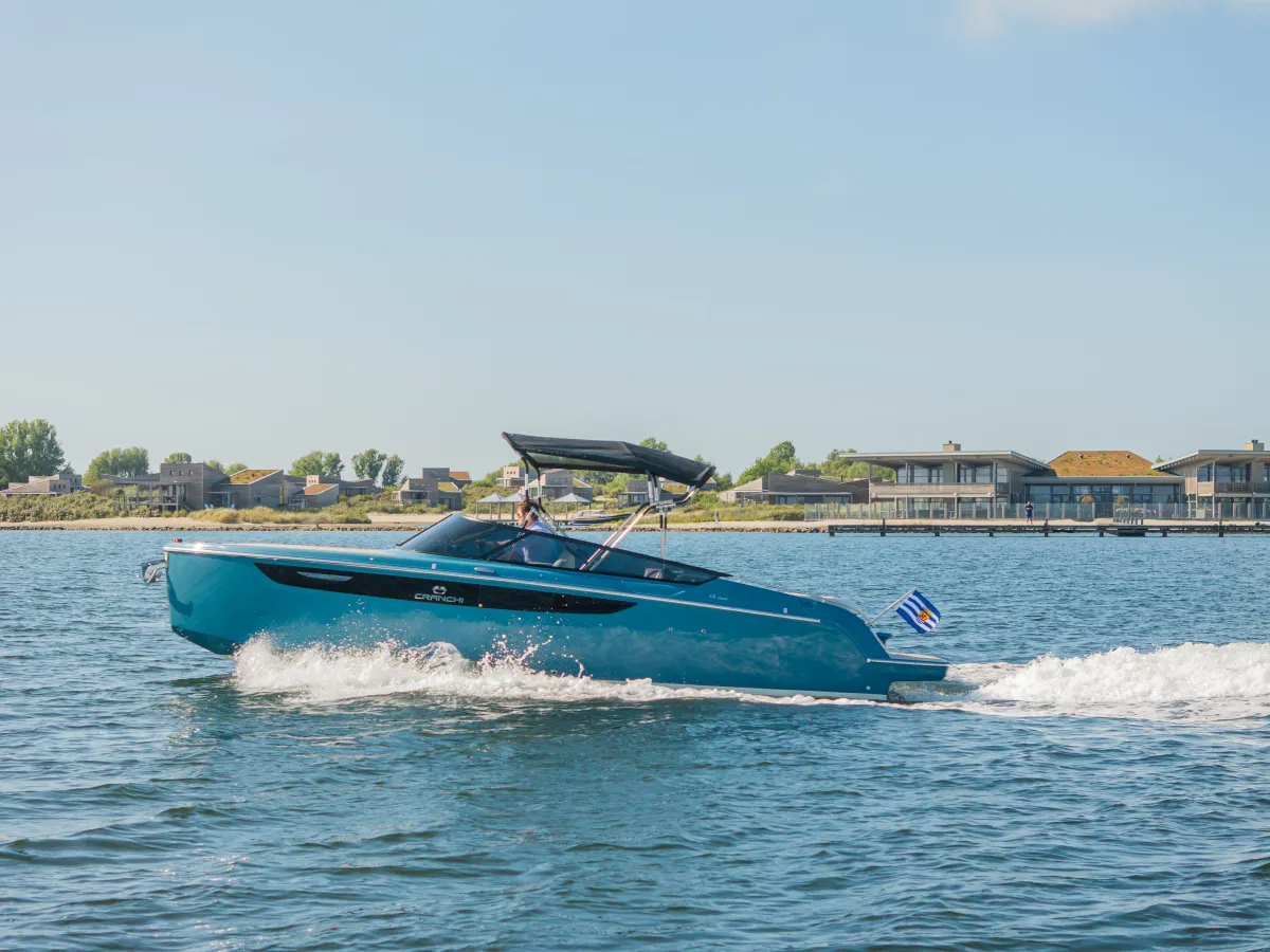 Polyester Motorboat Cranchi E26 Classic