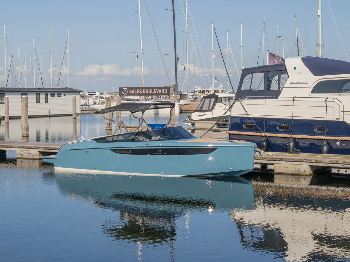Polyester Motorboat Cranchi E26 Classic