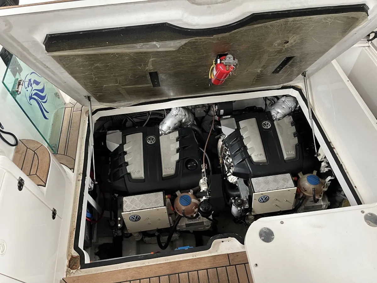 Polyester Motorboot Fairline Targa 29