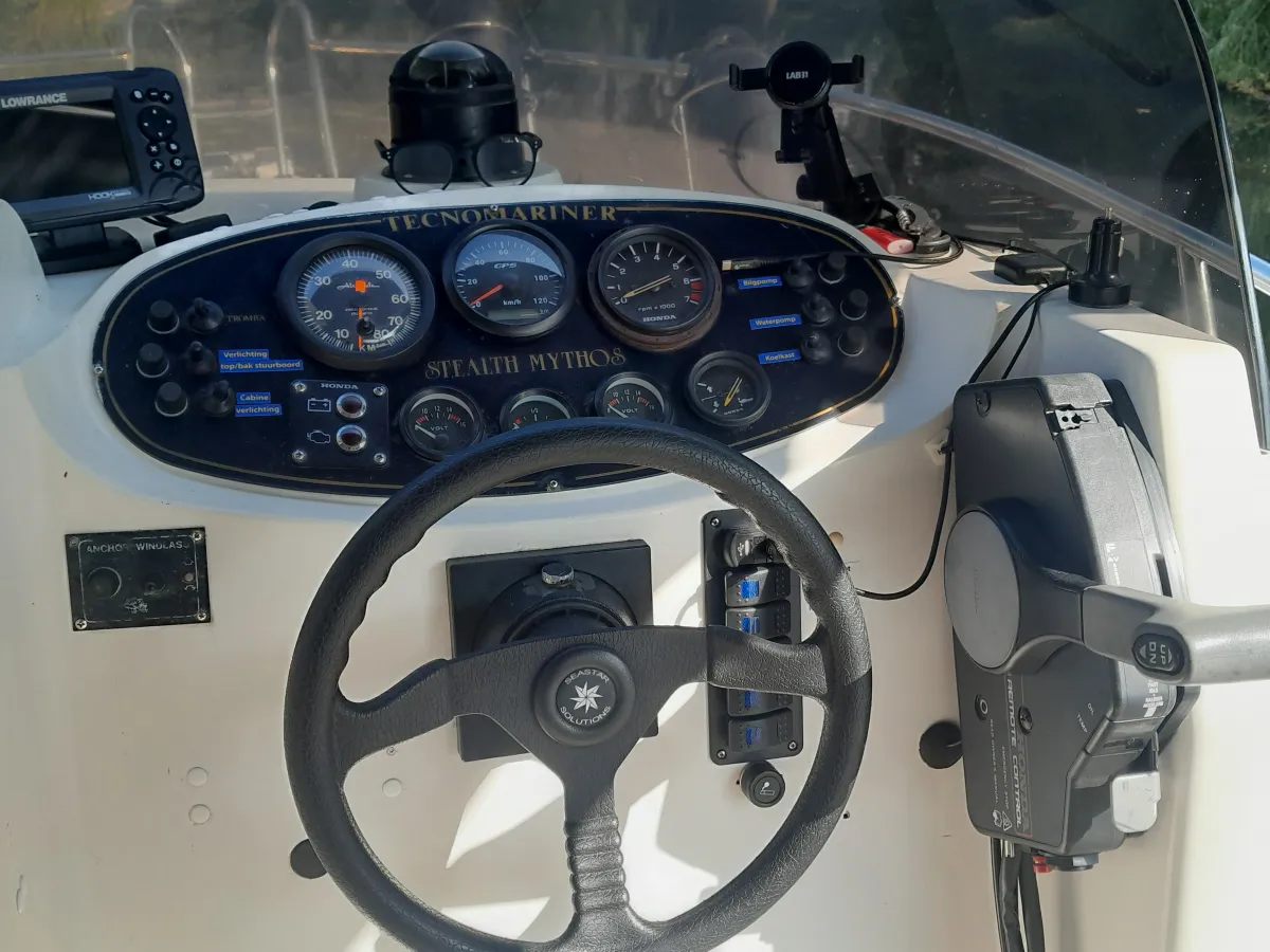 Polyester Console boat Technomariner Stealth Mythos