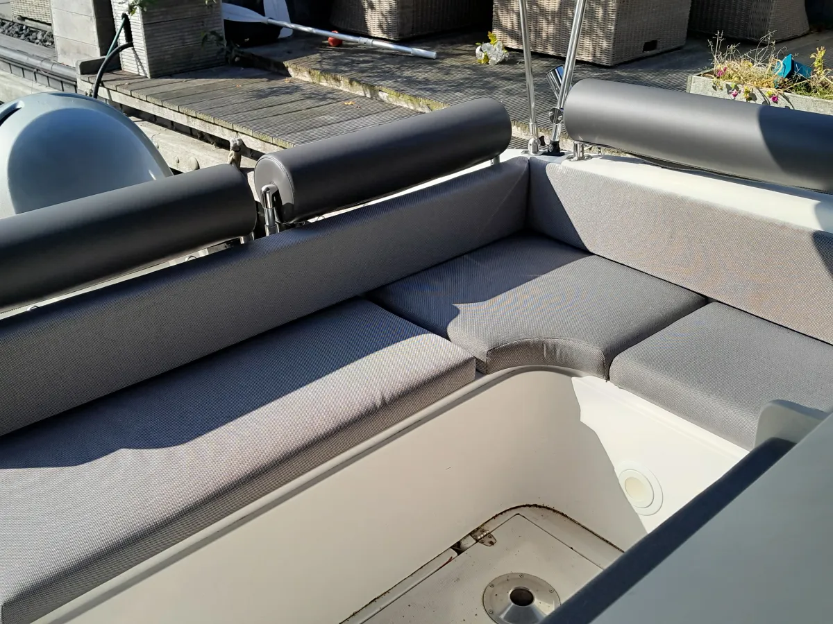 Polyester Console boat Technomariner Stealth Mythos