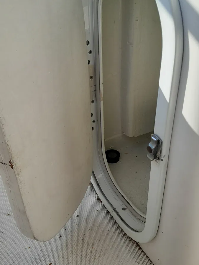 Polyester Console boat Technomariner Stealth Mythos