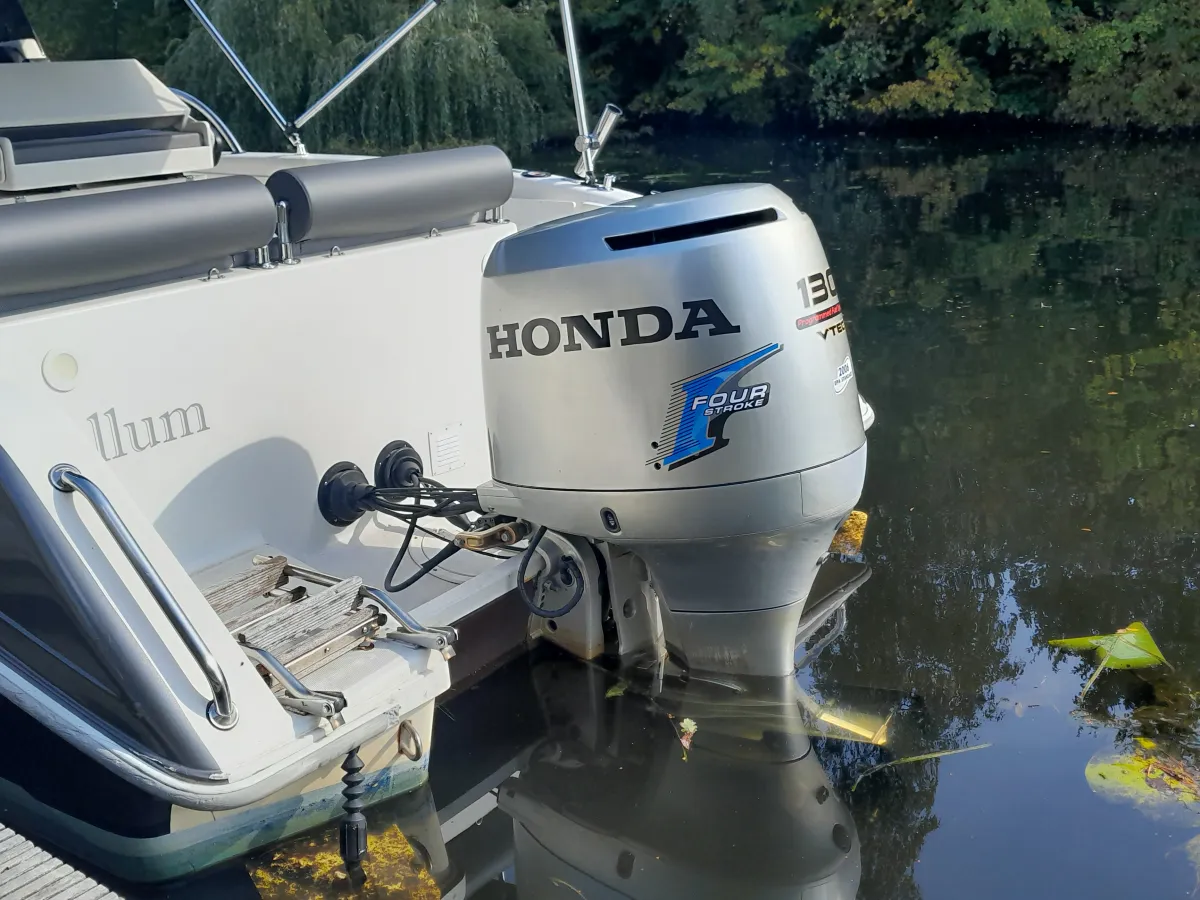 Polyester Console boat Technomariner Stealth Mythos