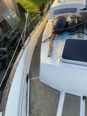 Polyester Sailboat Fisher Freeward 25 Photo 9