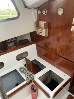 Polyester Sailboat Fisher Freeward 25 Photo 17