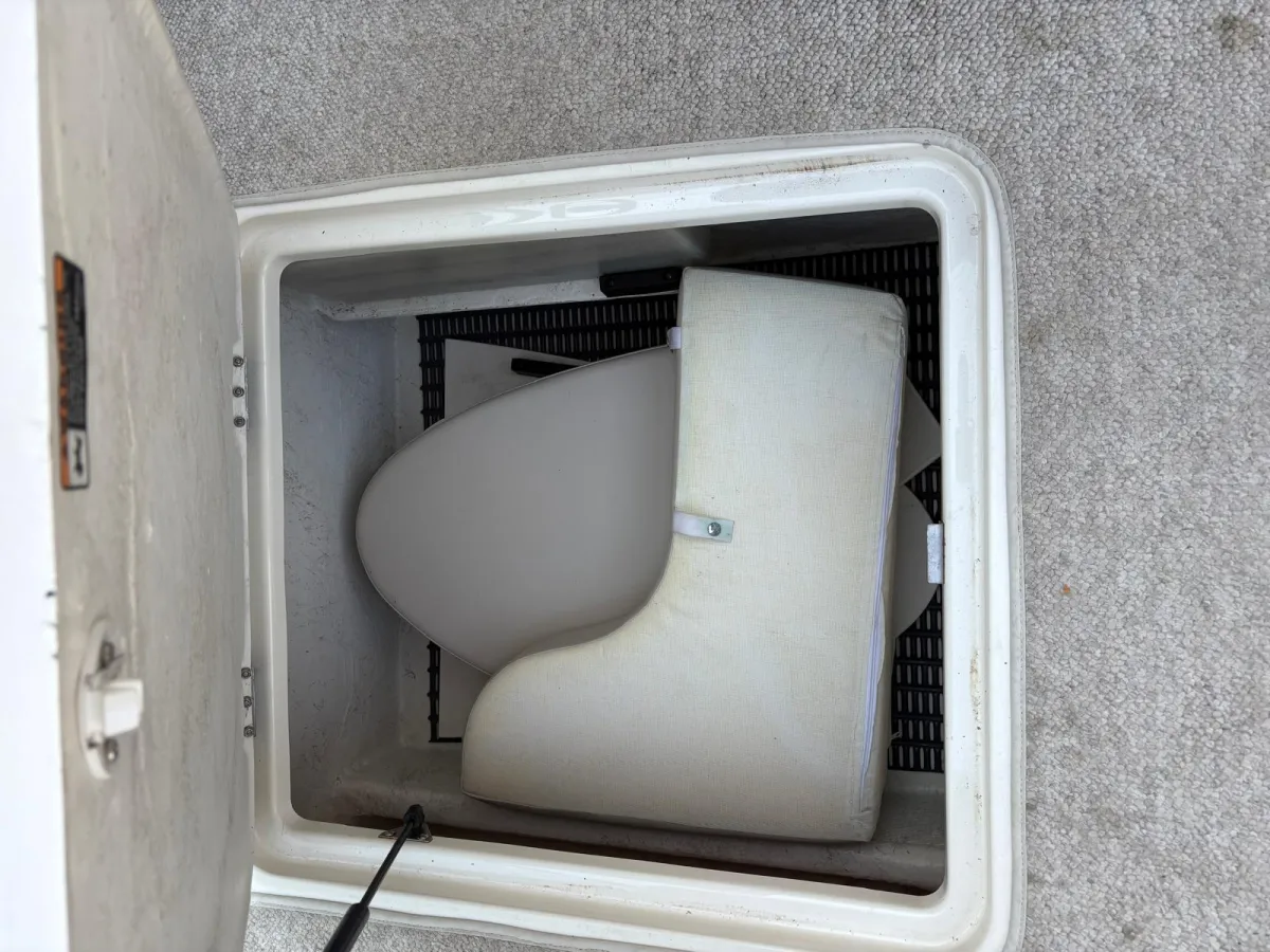 Polyester Motorboot Maxum 2400SC