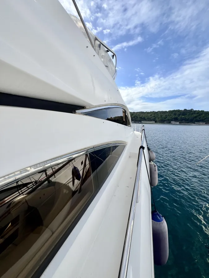 Verbundwerkstoff Motorboot Sunseeker Manhattan 56