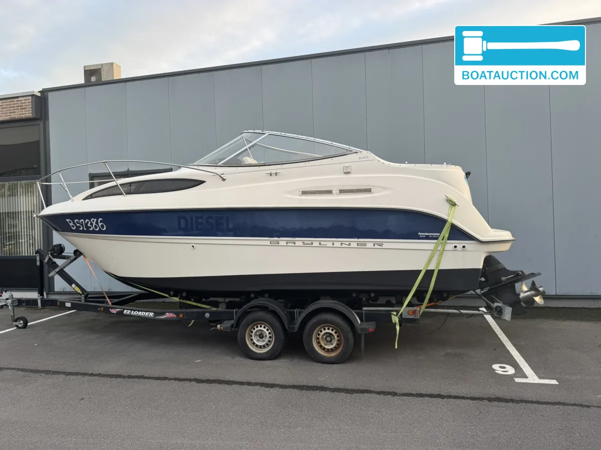 Thumbnail - Bayliner 245