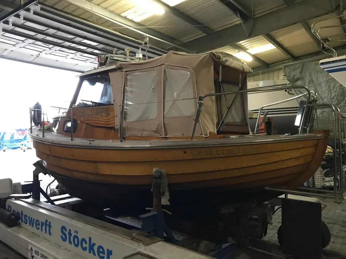 Bois Bateau à moteur Motorboat 640