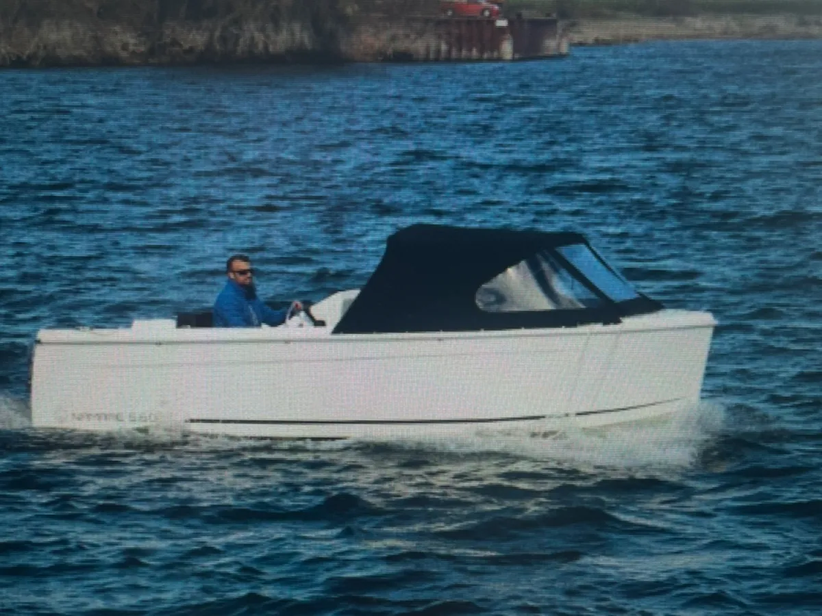 Polyester Sloep Namare 485Q