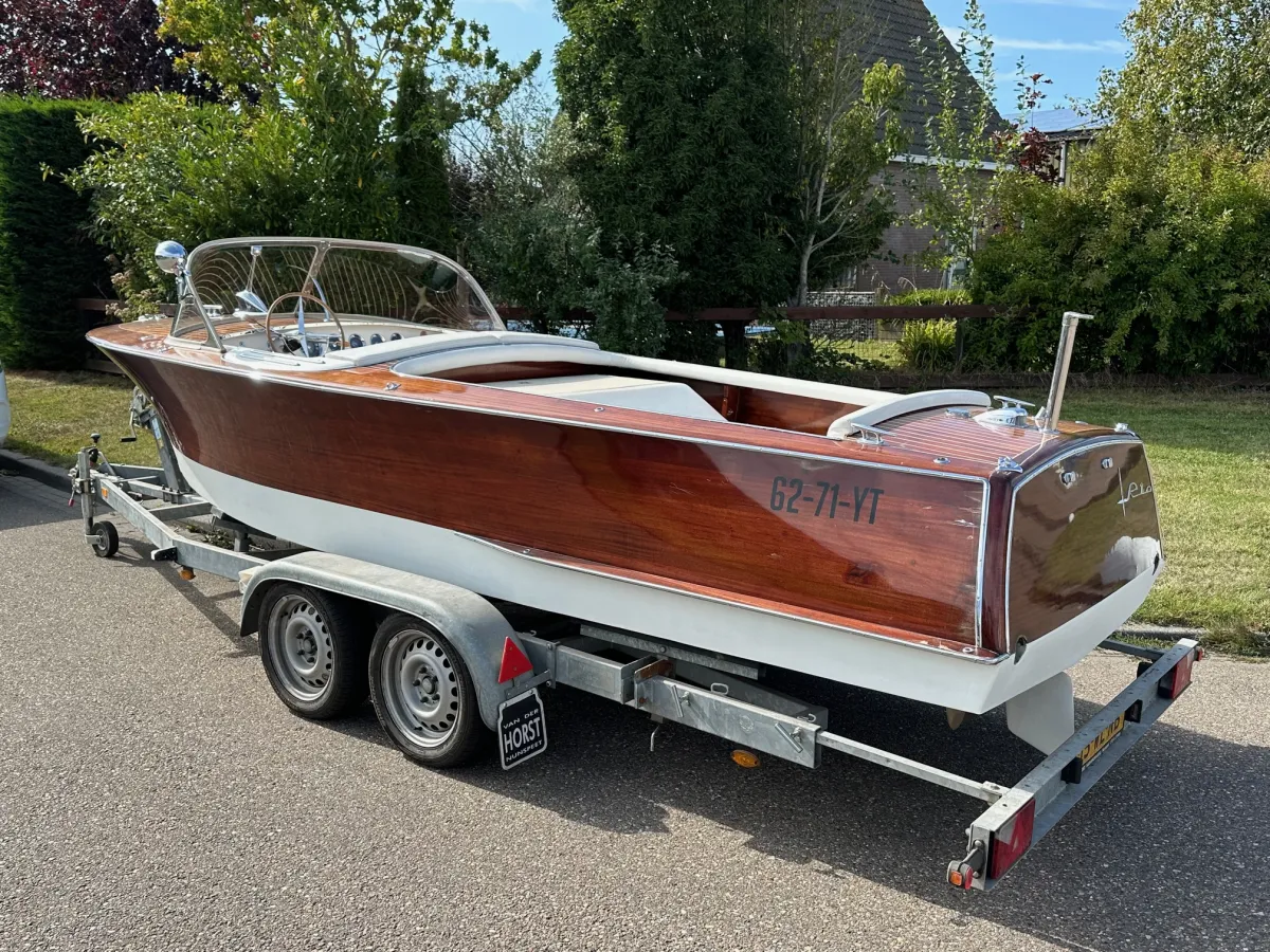 Wood Speedboat Rio Bonito