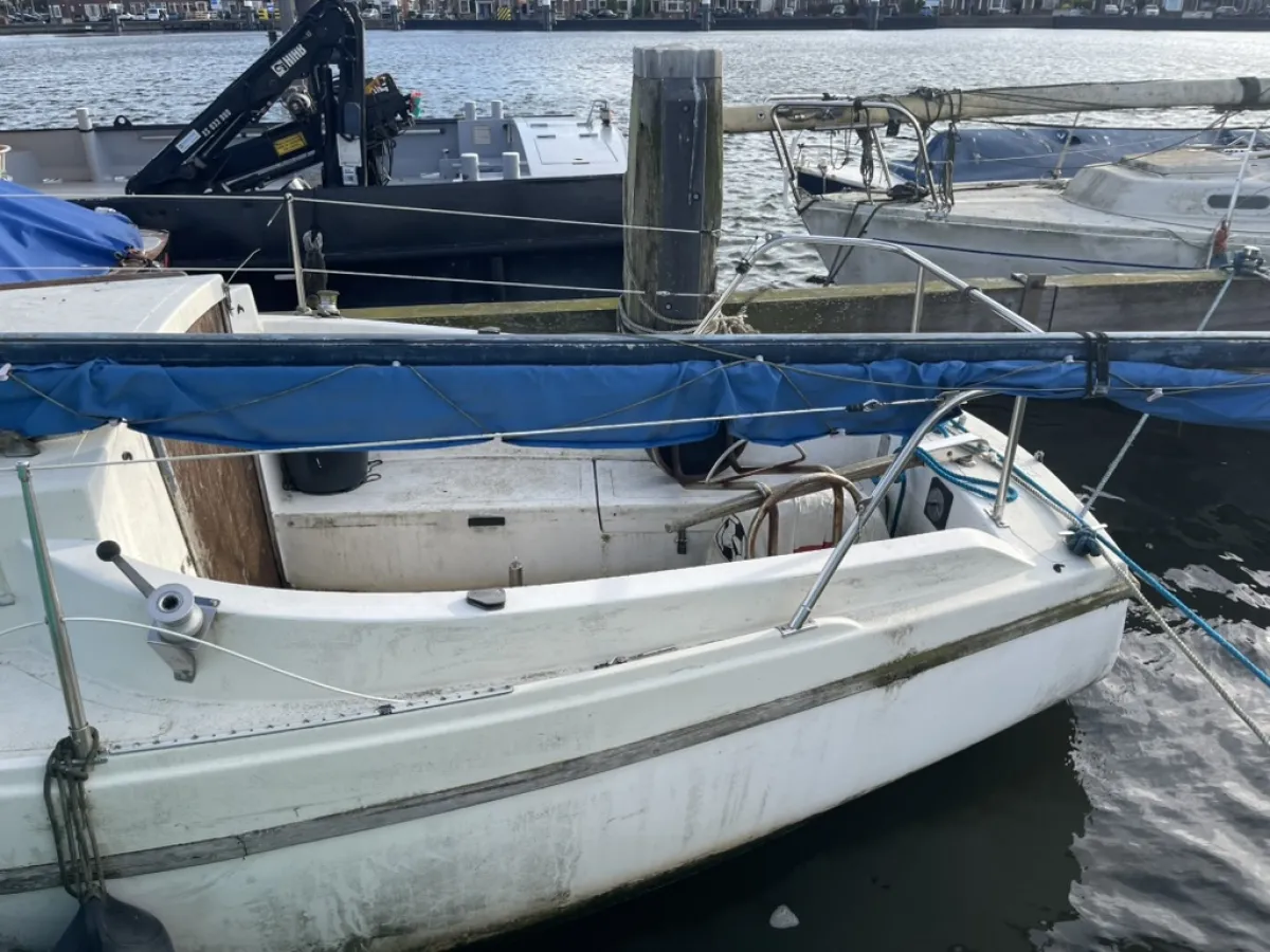 Polyester Budgetboat Cabin sailboat 600