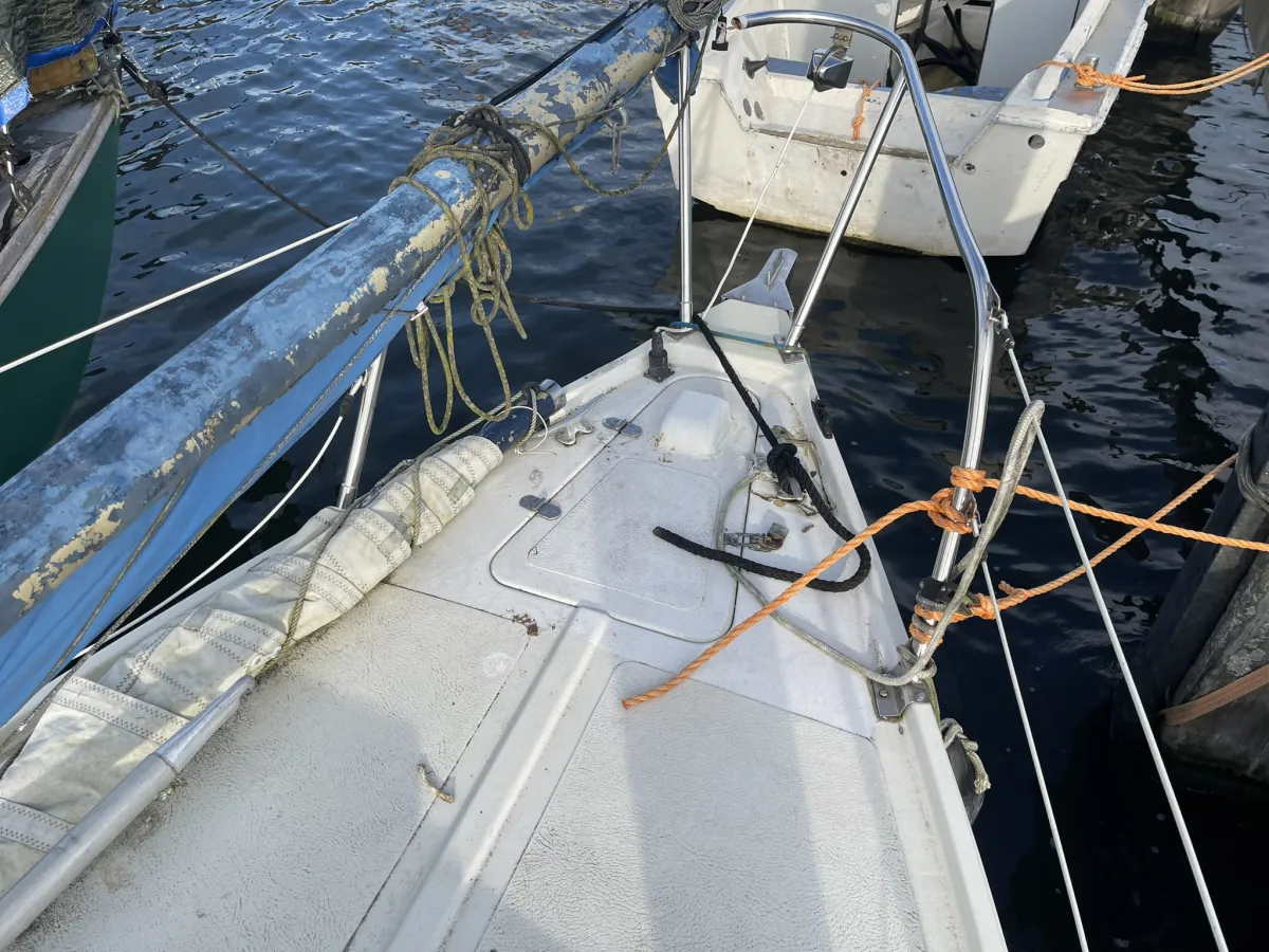 Polyester Budgetboat Cabin sailboat 600