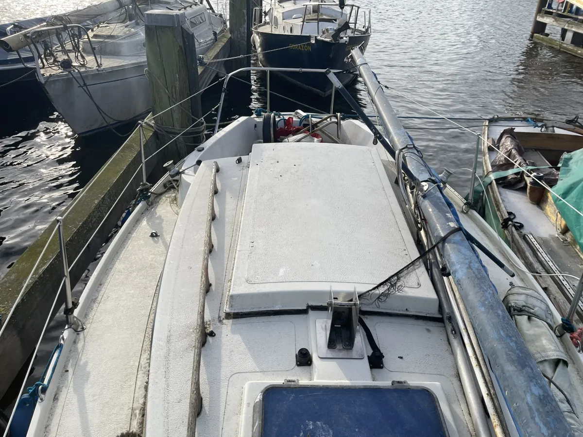 Polyester Budgetboat Cabin sailboat 600