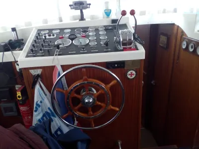 Polyester Motorboat Broom 39 Continental Photo 6