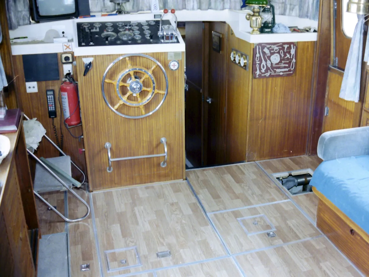 Polyester Motorboat Broom 39 Continental