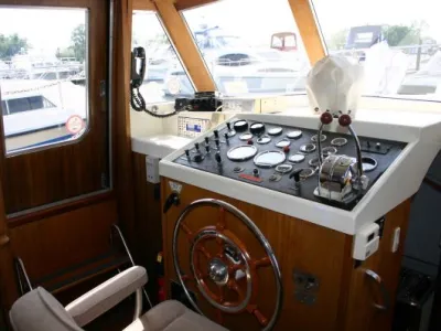 Polyester Motorboat Broom 39 Continental Photo 5