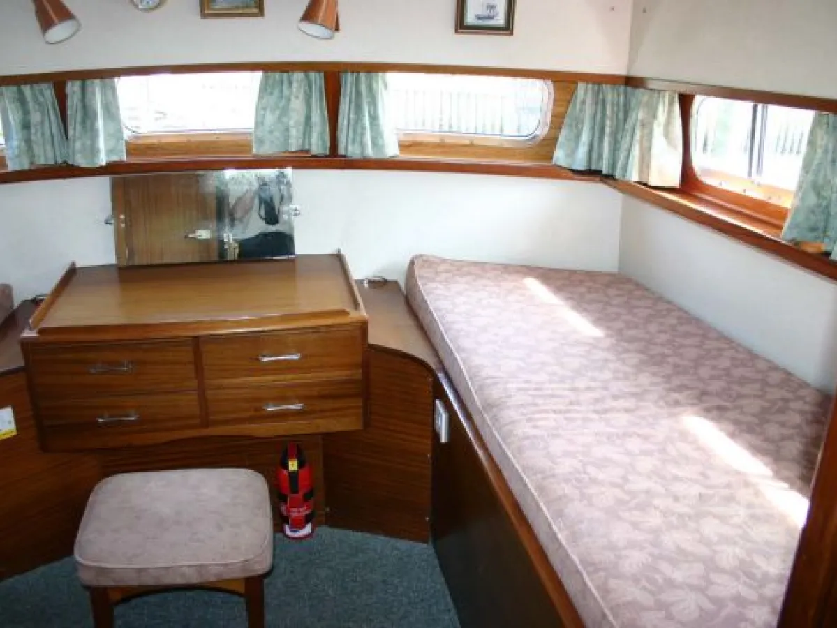 Polyester Motorboat Broom 39 Continental