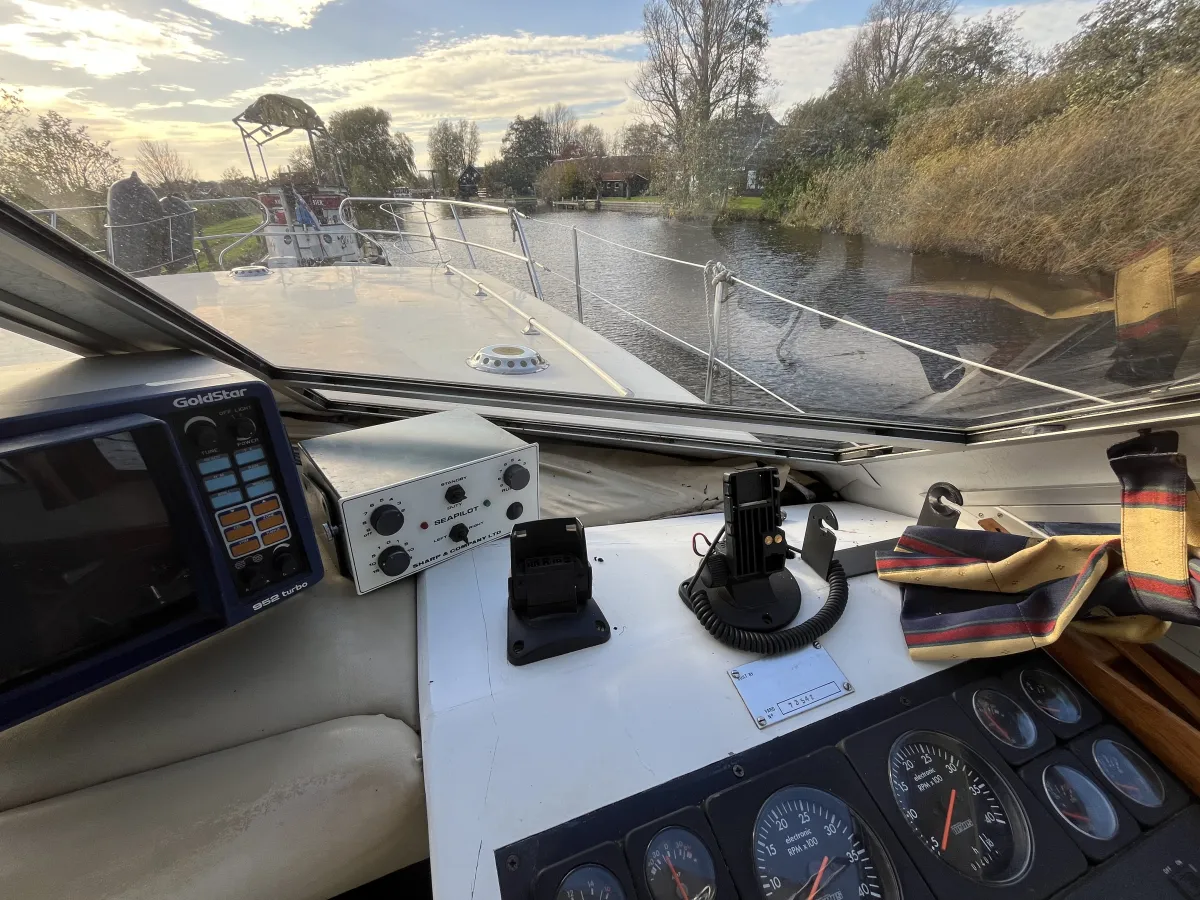 Polyester Motorboot Princess 37