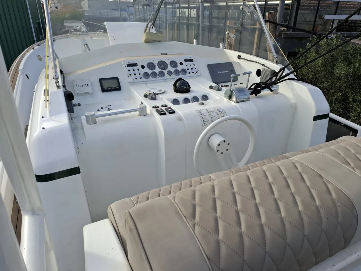 Polyester Motorboot Tecnoyacht Puma 2