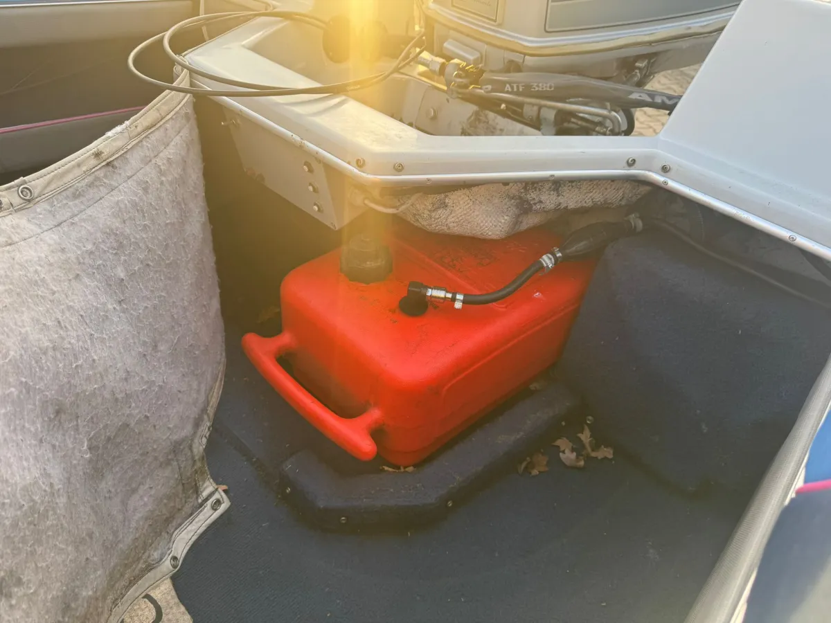 Polyester Speedboat Bayliner Capri 1500