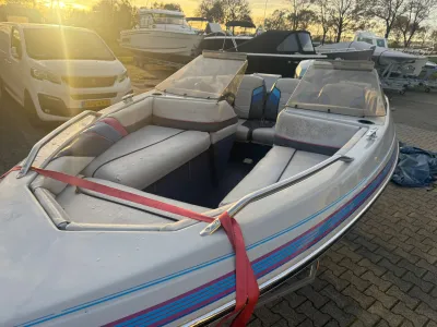 Polyester Speedboat Bayliner Capri 1500 Photo 6