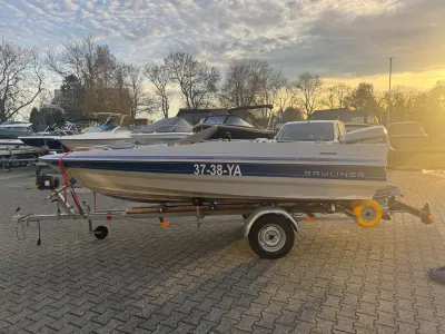 Polyester Speedboat Bayliner Capri 1500 Photo 1