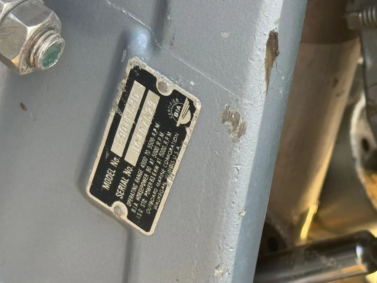 Polyester Speedboat Bayliner Capri 1500