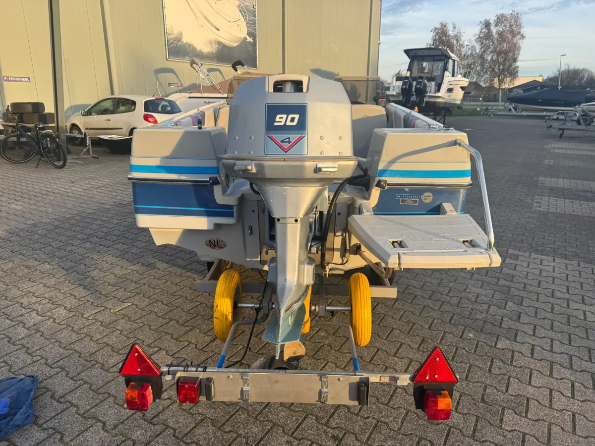 Polyester Speedboat Bayliner Capri 1500