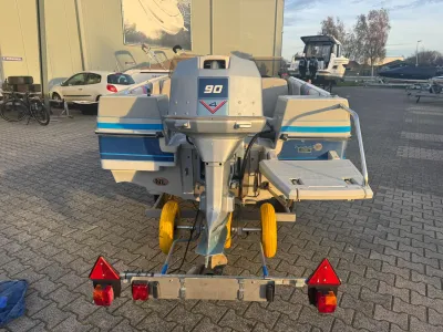 Polyester Speedboat Bayliner Capri 1500 Photo 3