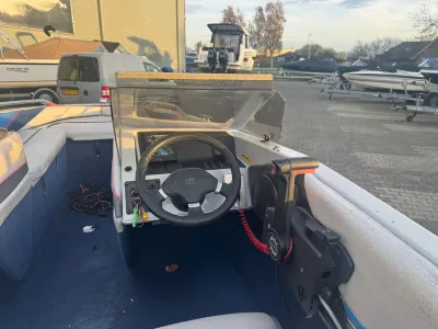 Polyester Speedboat Bayliner Capri 1500 Photo 7