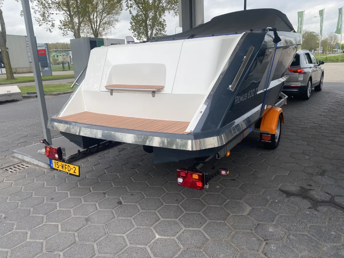 Polyester Sloep Remus 630 tender