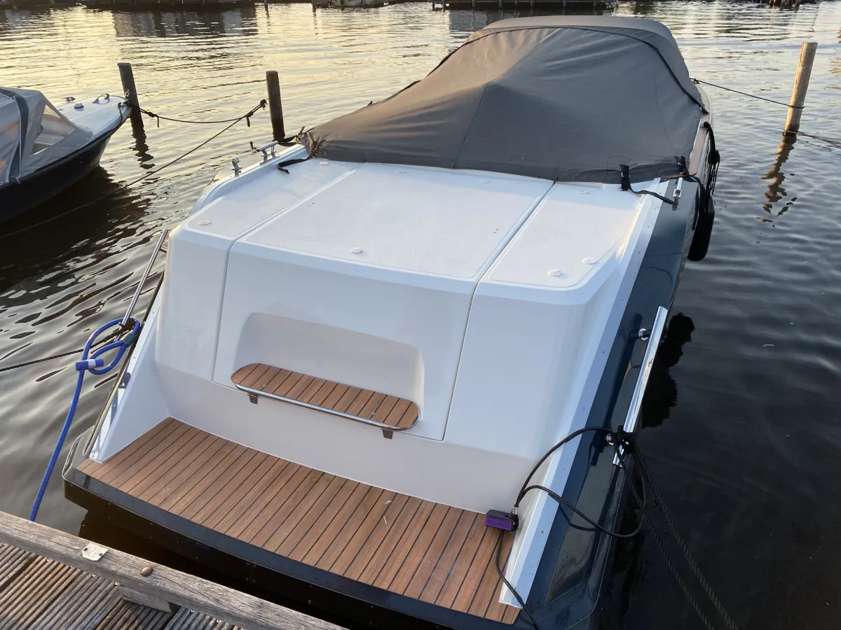 Polyester Sloep Remus 630 tender