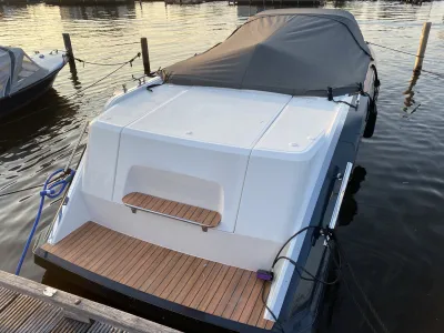 Polyester Sloep Remus 630 tender Foto 3