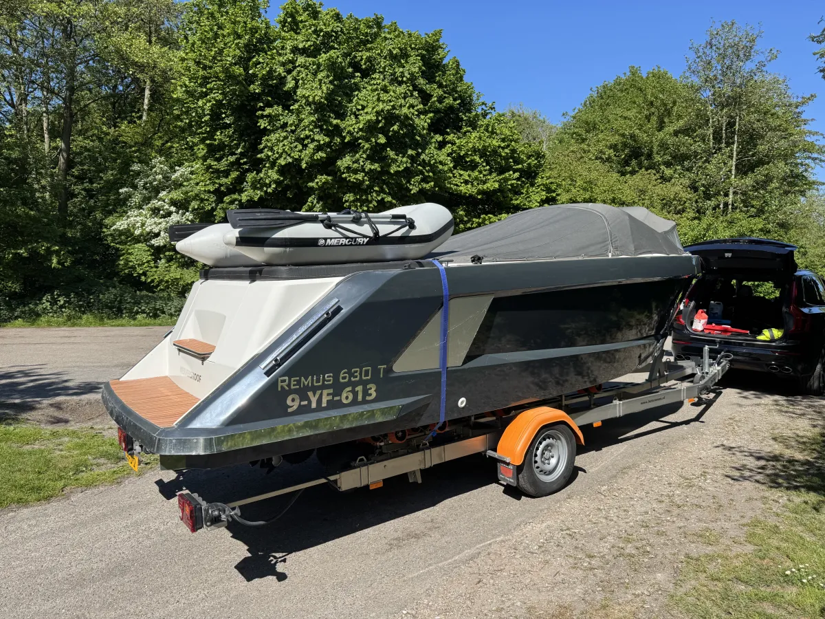 Polyester Sloep Remus 630 tender