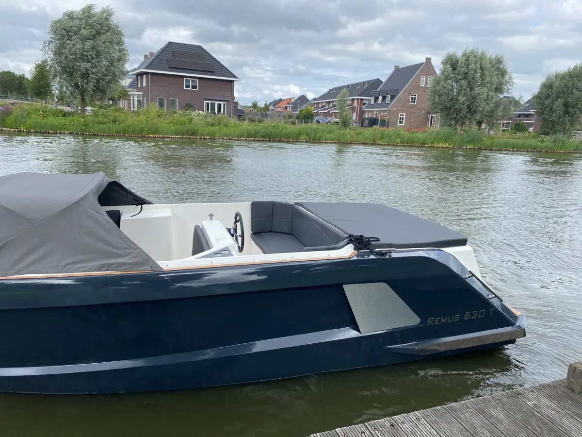 Polyester Sloep Remus 630 tender
