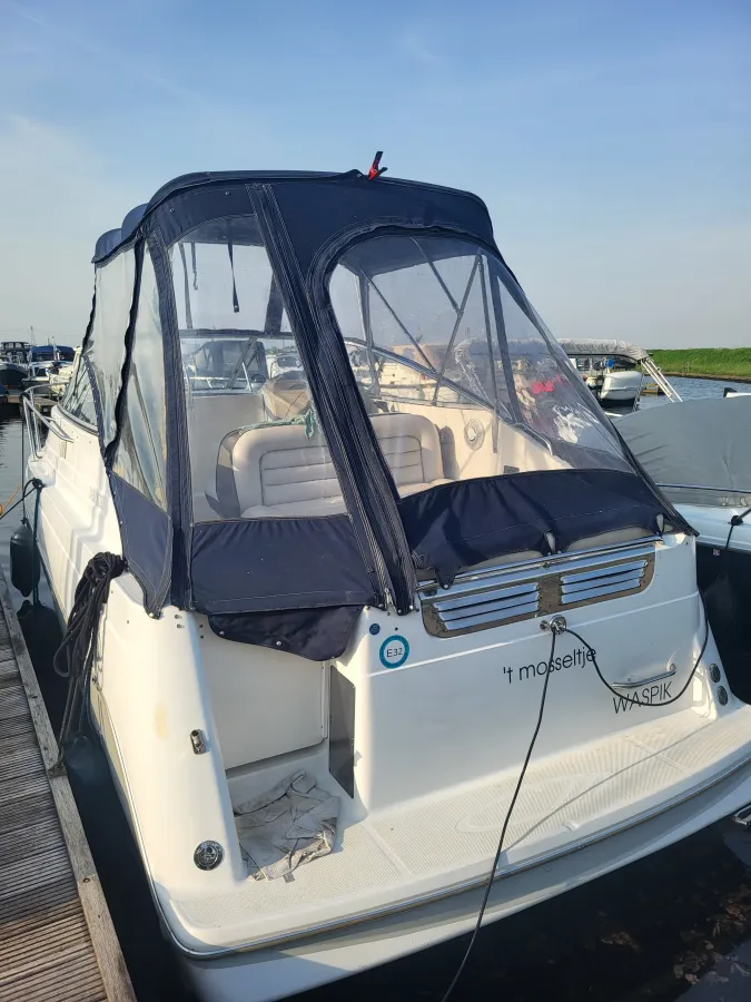 Polyester Speedboat Maxum 2400 SCR