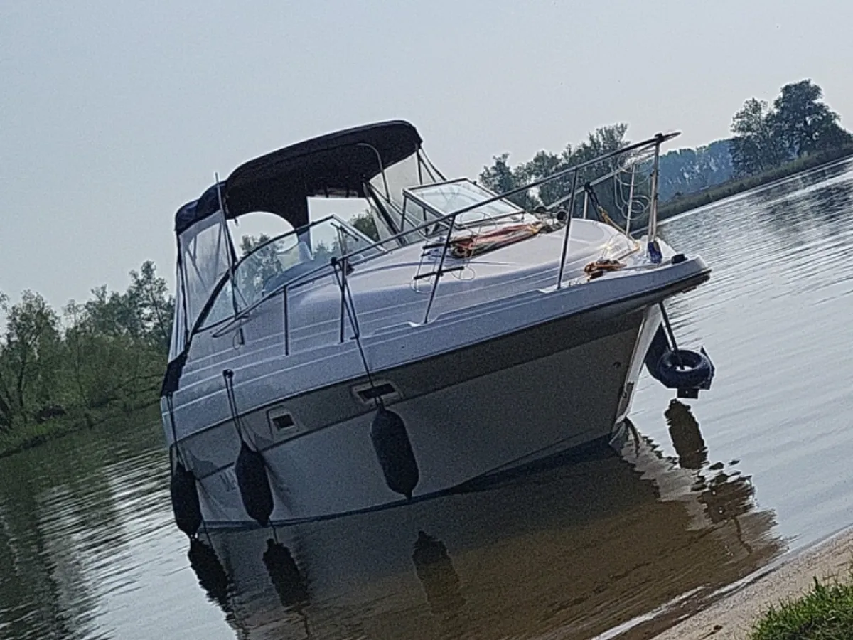 Polyester Speedboat Maxum 2400 SCR