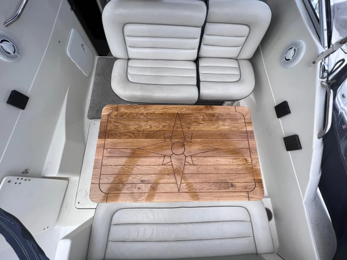 Polyester Speedboat Maxum 2400 SCR