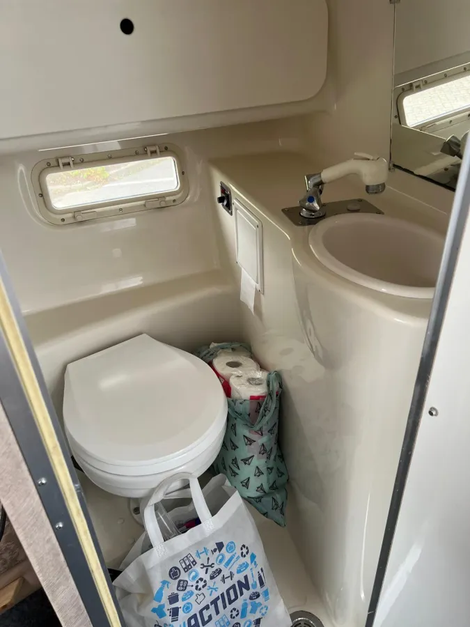 Polyester Speedboat Maxum 2400 SCR