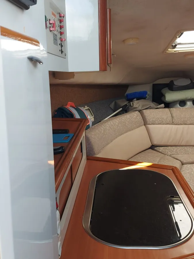 Polyester Speedboat Maxum 2400 SCR