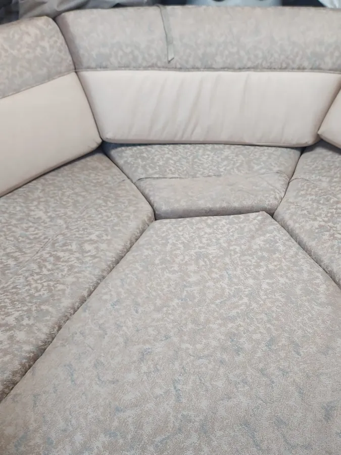 Polyester Speedboat Maxum 2400 SCR