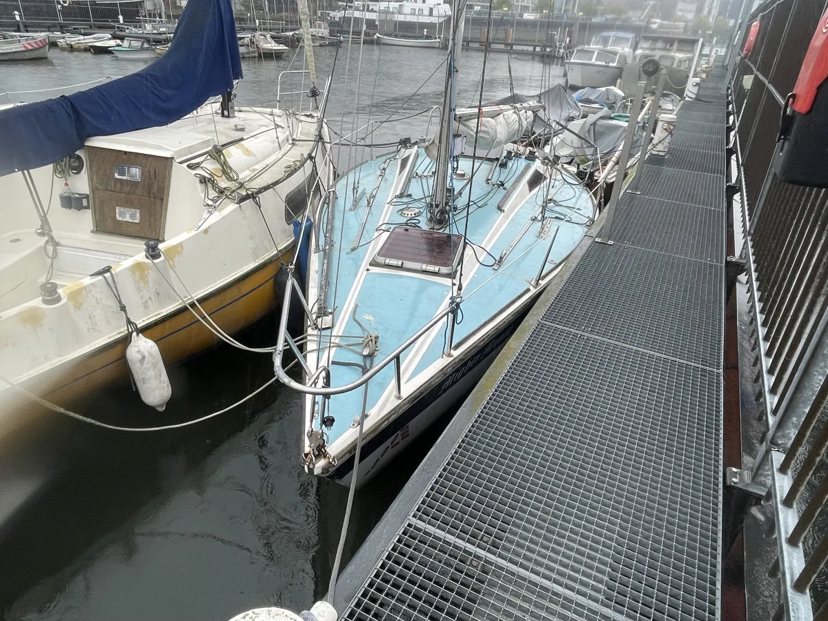 Polyester Budgetboat Cabin sailboat 650