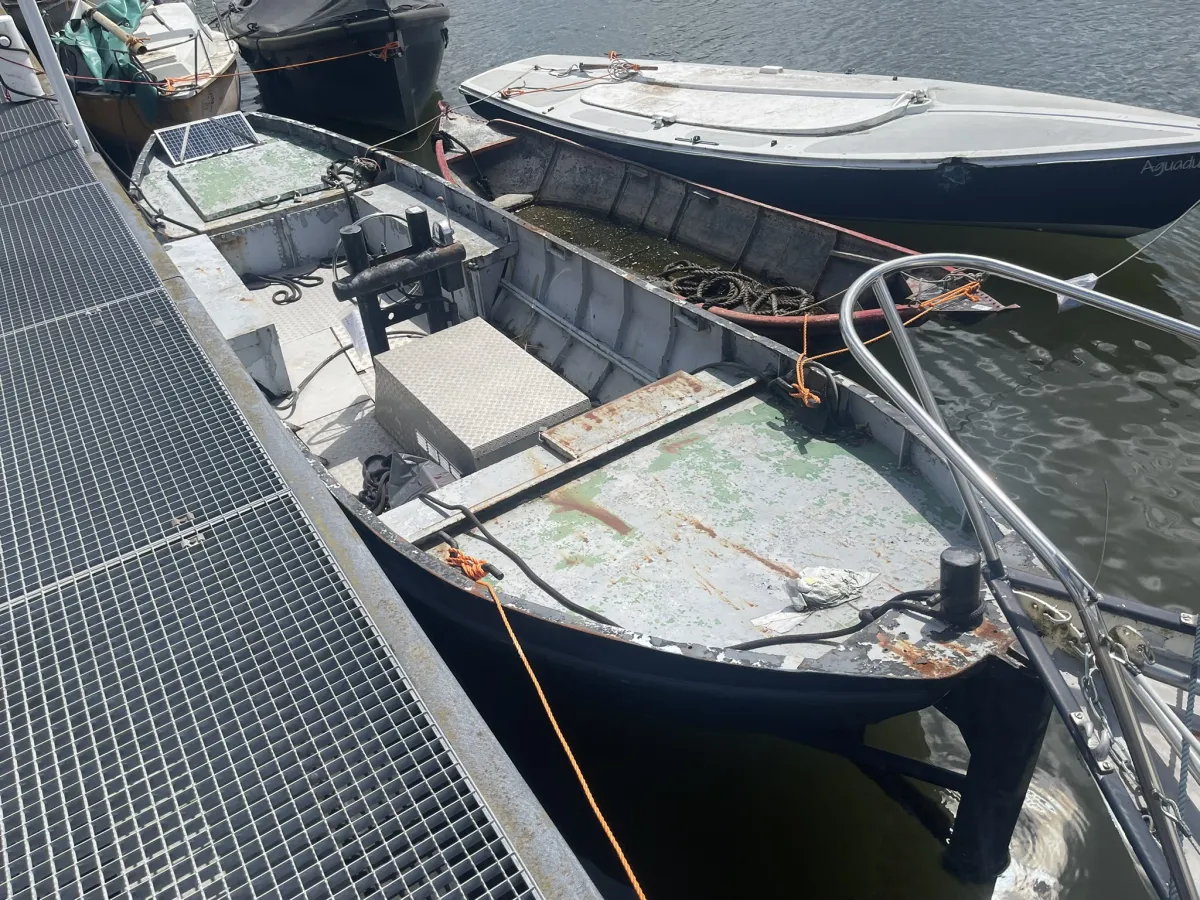 Steel Budgetboat Vlet 700