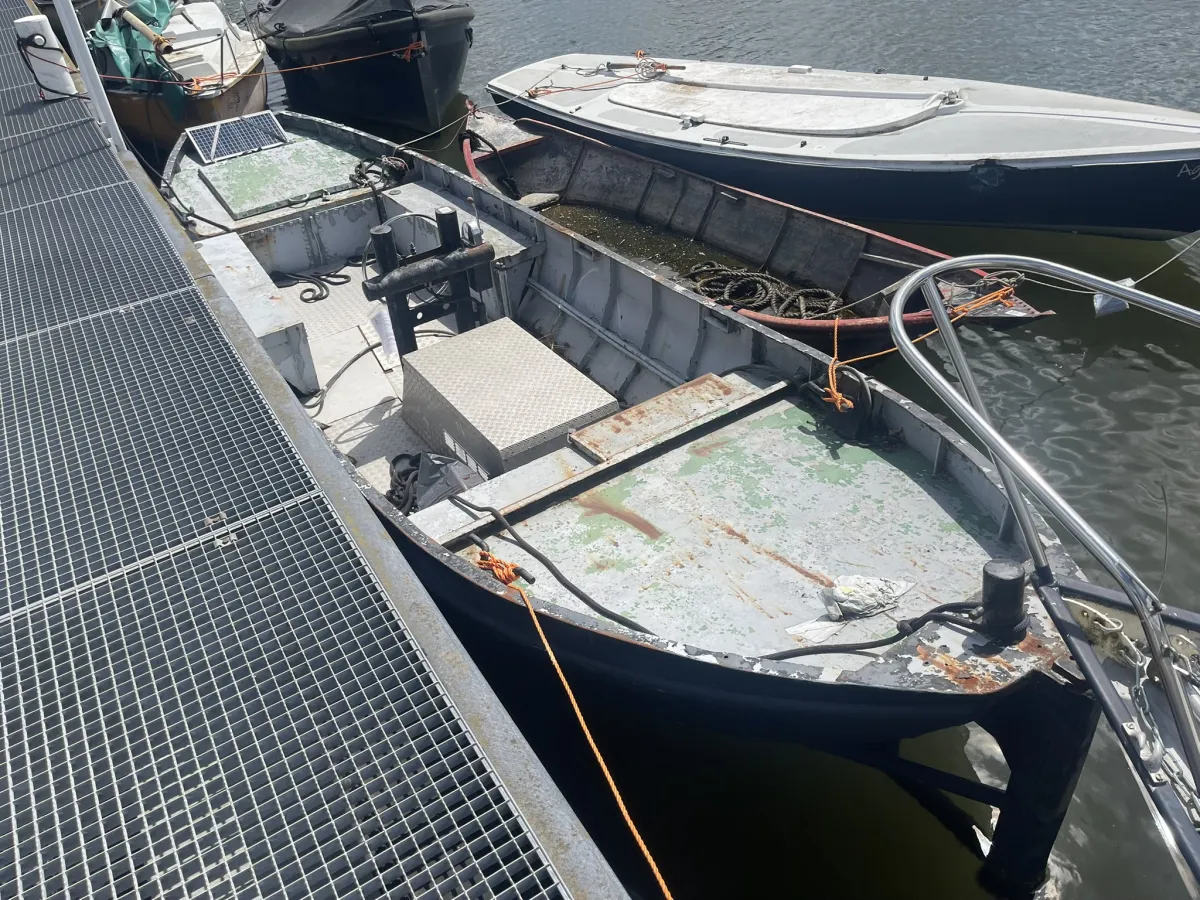 Steel Budgetboat Vlet 700