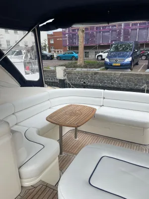 Polyester Motorboat Princess V39 Photo 5